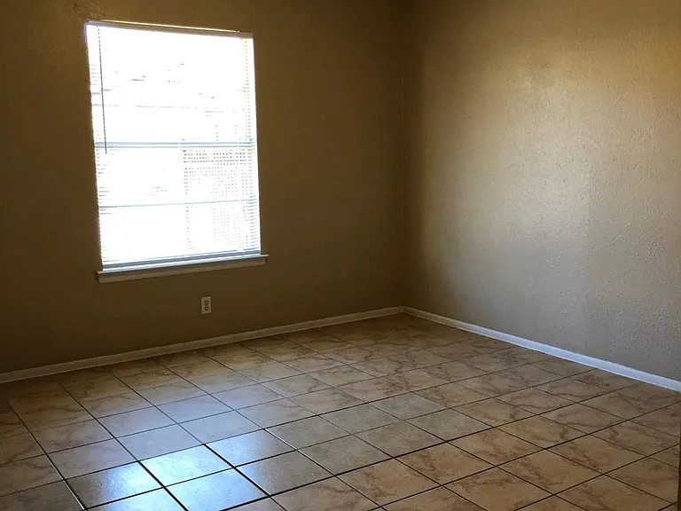 8011 Chipping — Photo 6