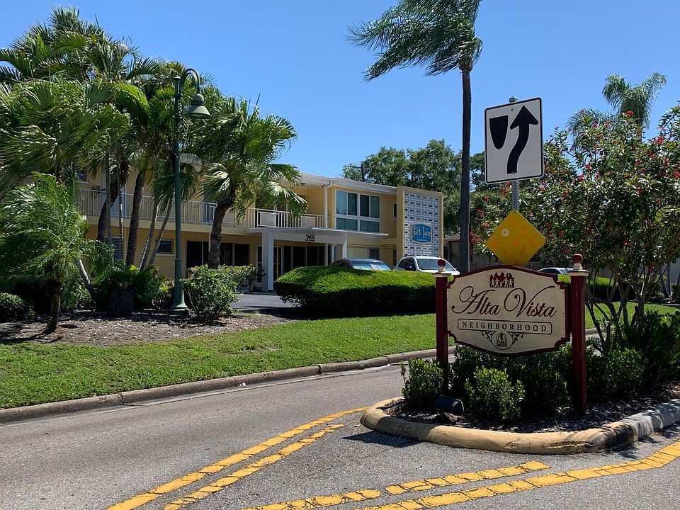 Safe quiet neighborhood, Close to everything!