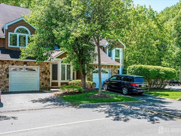 36 Ravenswood Ct, Edison, NJ 08820