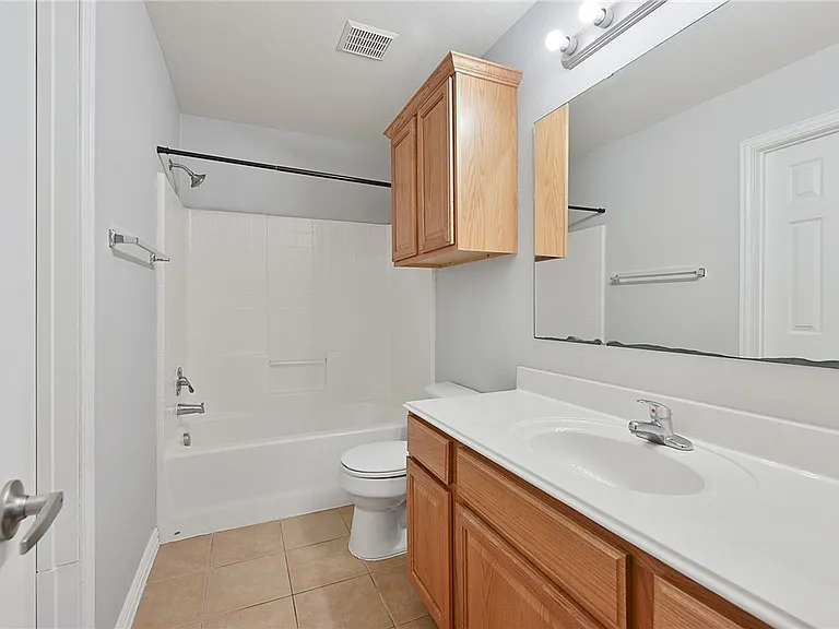 1001 Krenek Tap Rd #2102 — Photo 14