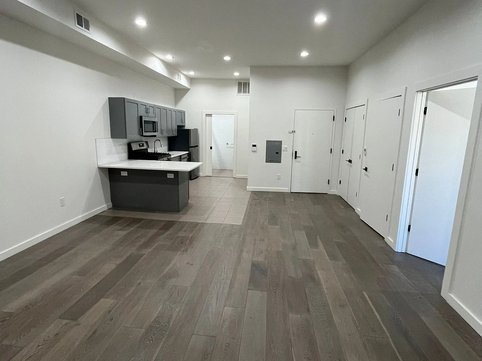 1 bed, 750 sqft, $1,800 — Photo 3