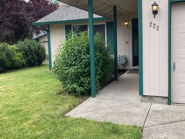 222 SE 173rd Ave — Photo 1