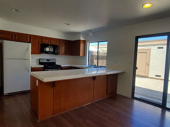 Kitchen/ Dining Room