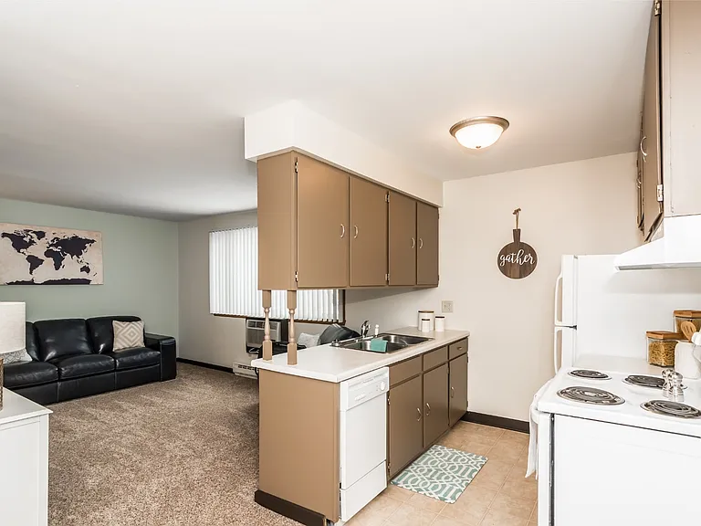 Valley Park Apartments — Photo 8