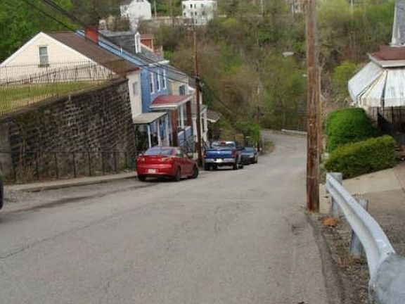 Exterior Neighborhood (street photo)