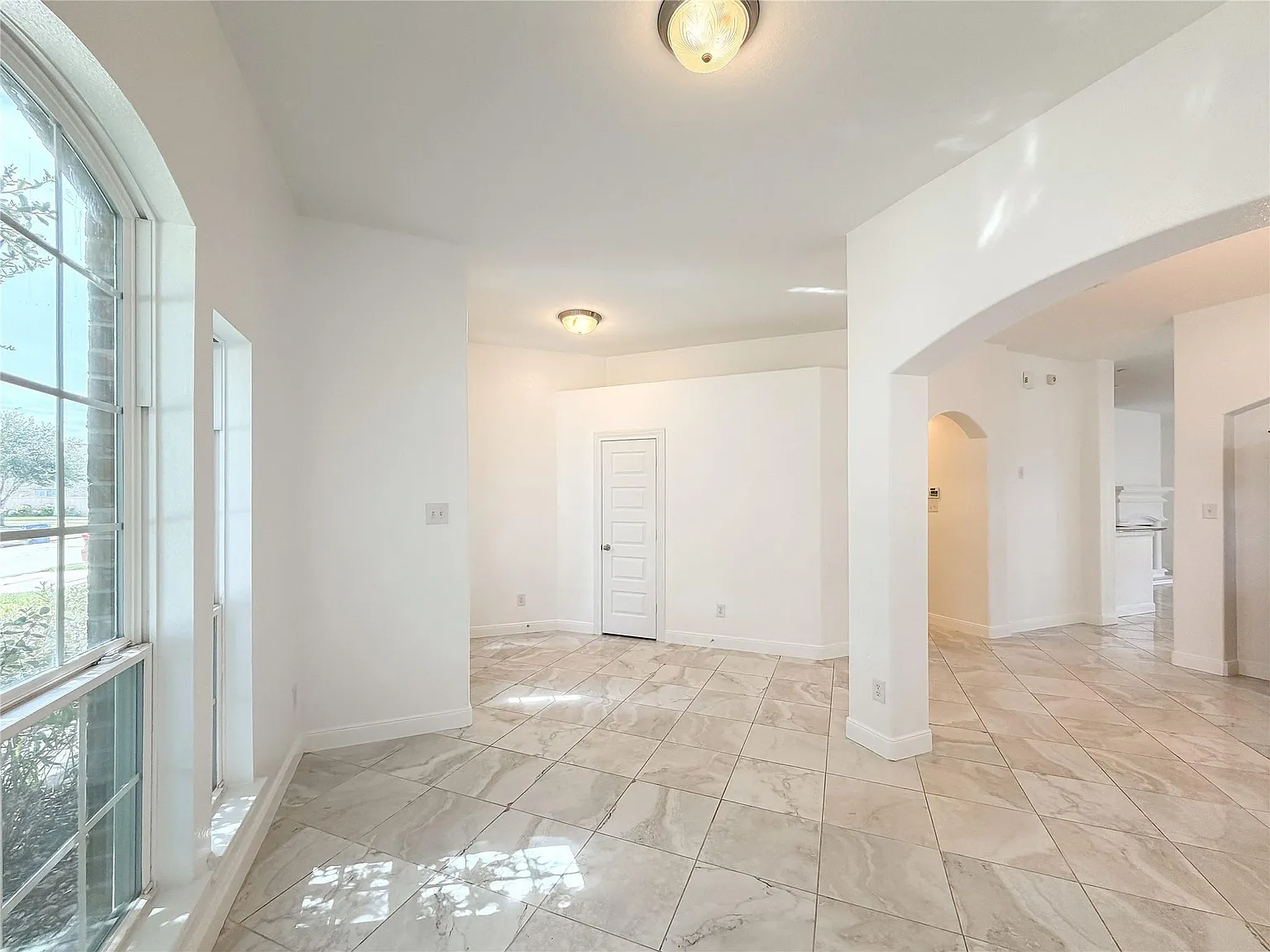 4 bed, 2.0 bath, 2162 sqft, $2,500 — Photo 4
