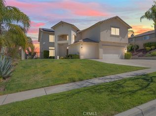 825 Shepard Crest Dr, Corona, CA 92882