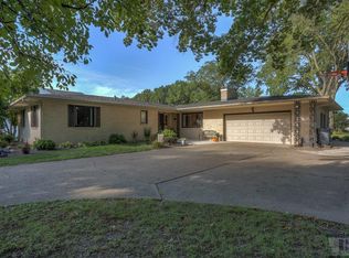 2615 Bittersweet Pl, Burlington, IA 52601