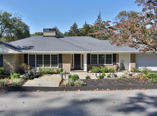 511 Ridgewood Rd, Louisville, KY 40207