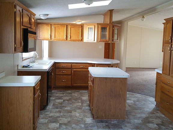Huge eat in kitchen