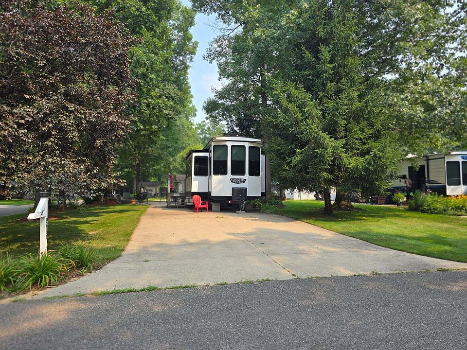 1st image of 9467 S Easy Ln #18