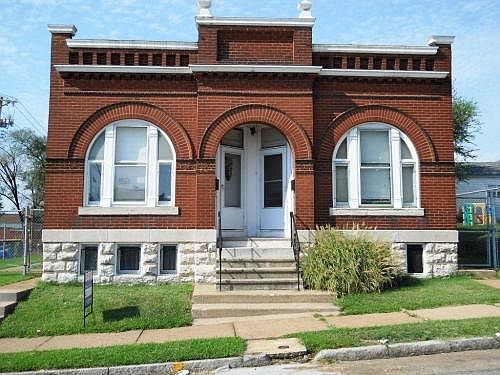 1st image of 122 Haven St