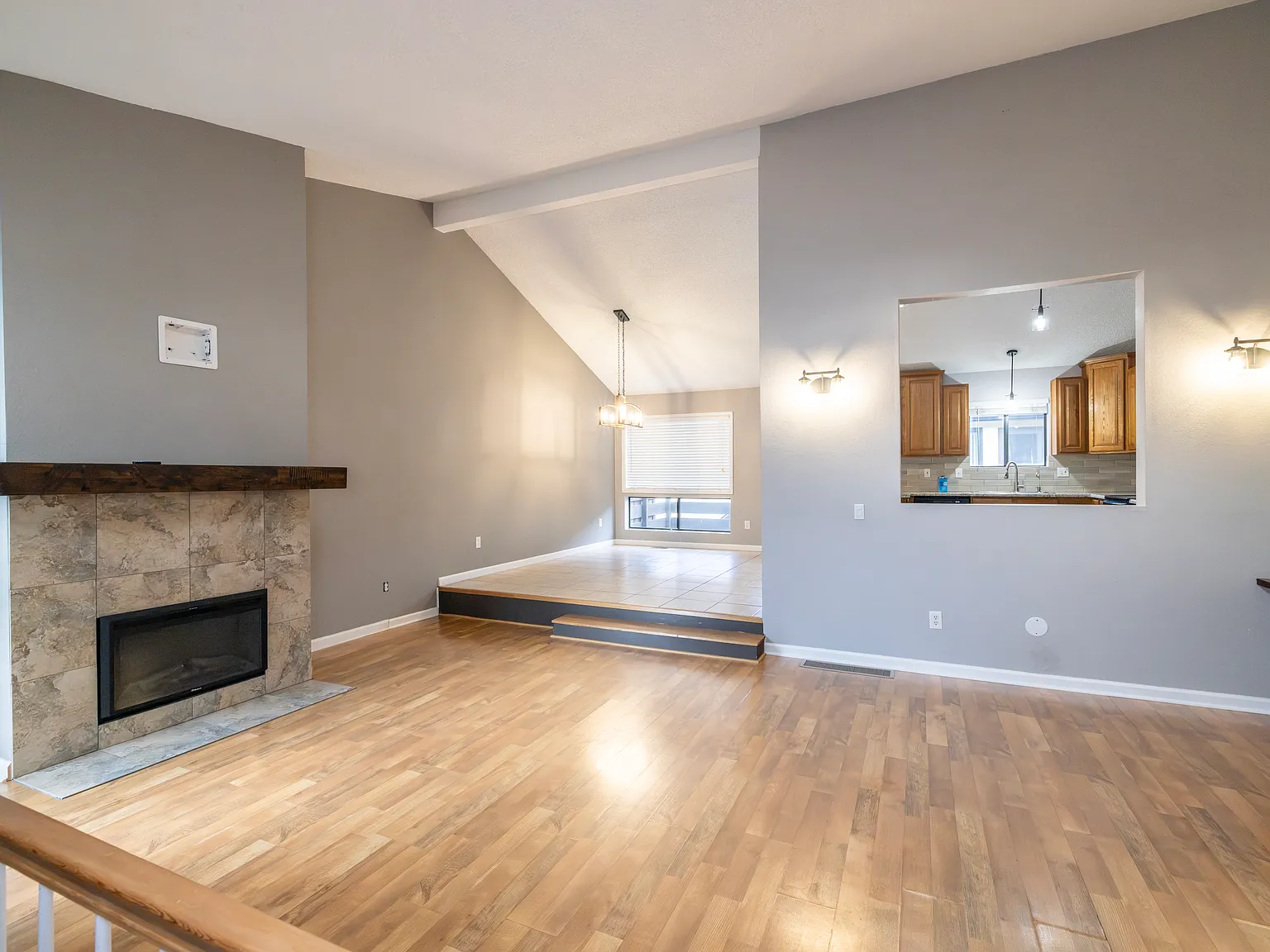 3 bed, 1.5 bath, 1595 sqft, $2,900 — Photo 2