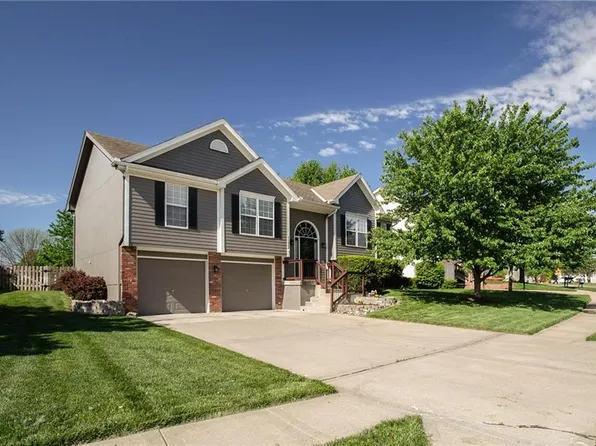 11268 N Summit St, Kansas City, MO 64155