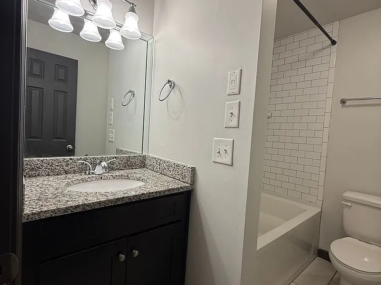 The Ridgewood Apartments in Woodbine - Remodeled Units - Gated Access - Convenient - Ample Parkin... — Photo 12