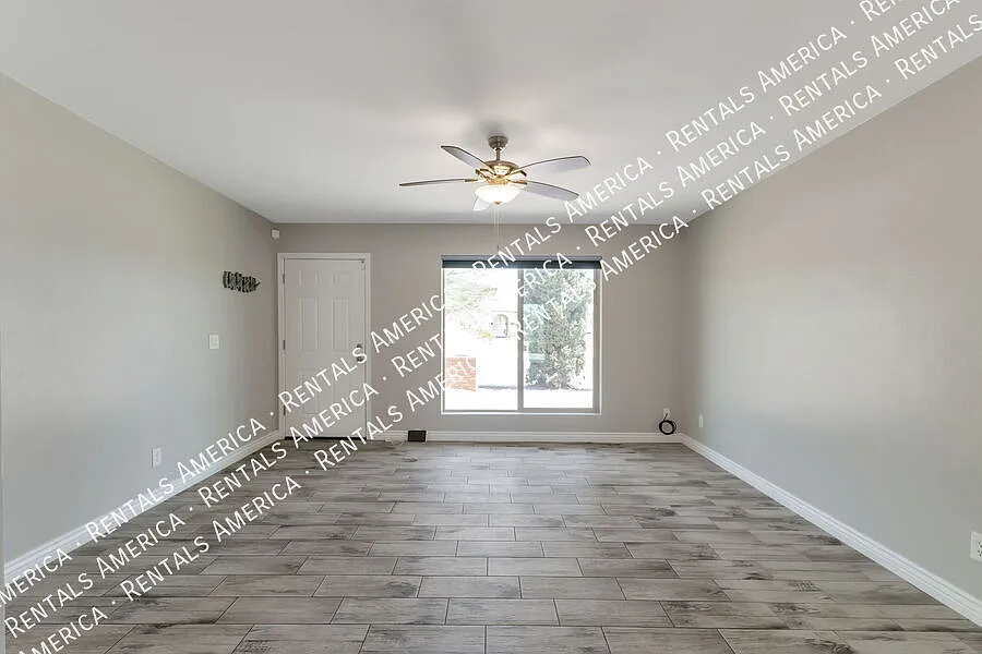 4 bed, 1349 sqft, $2,100 — Photo 3