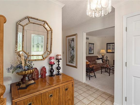 5th image of 2125 Meadowlake Dr