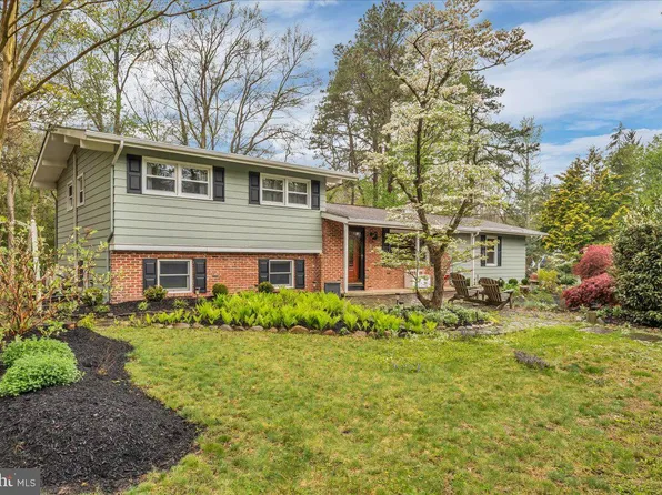 2 Pin Oak Trl, Medford, NJ 08055
