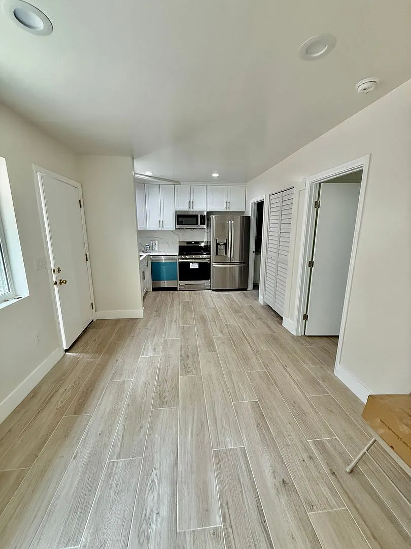 Brand-New Modern ADU in Corona Utilities Included — Photo 4