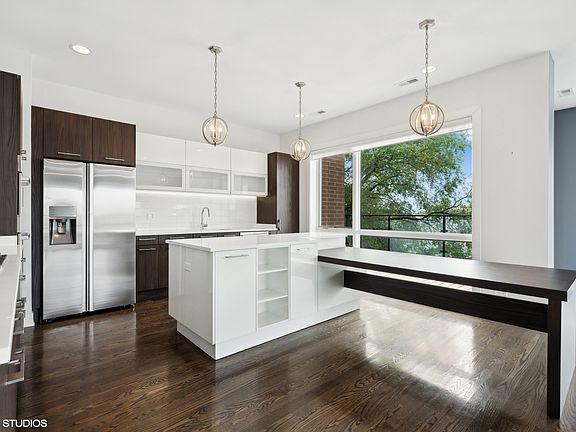 2nd image of 2432 W Chicago Ave Unit 3S