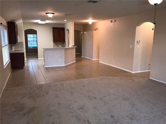 5th image of 205 Foreston Dr