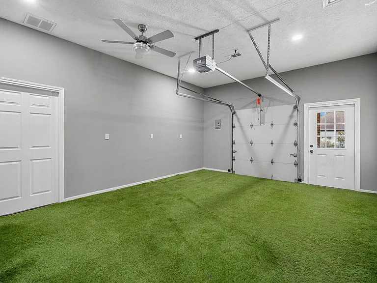 118 Hillsborough Dr W — Photo 23