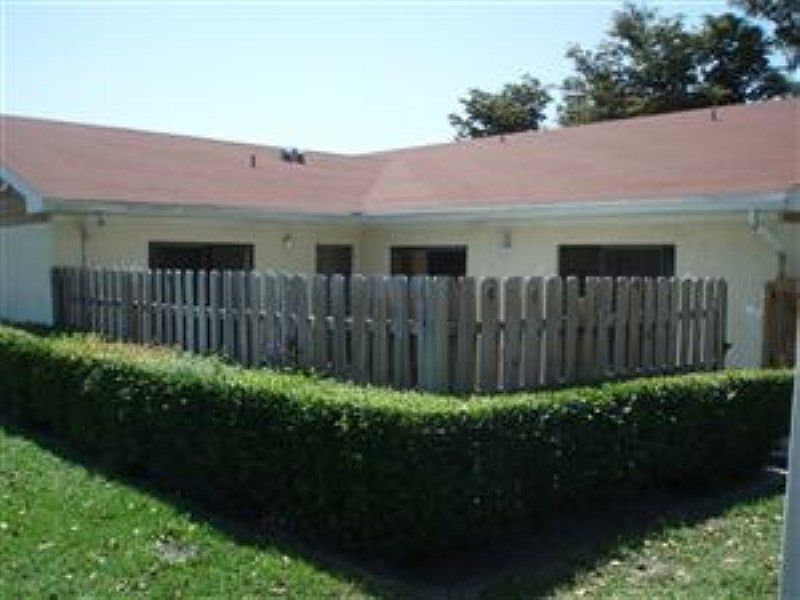 1st image of 4397 Woodstock Dr APT B