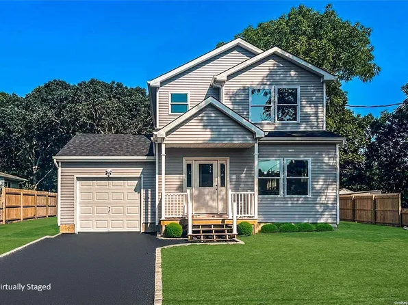 45A N Saunders Avenue, Center Moriches, NY 11934