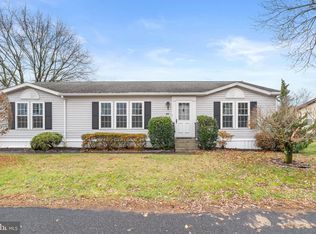 907 Lakeview Dr, Green Lane, PA 18054