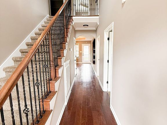 2nd image of 324 Winter Terrace Ln