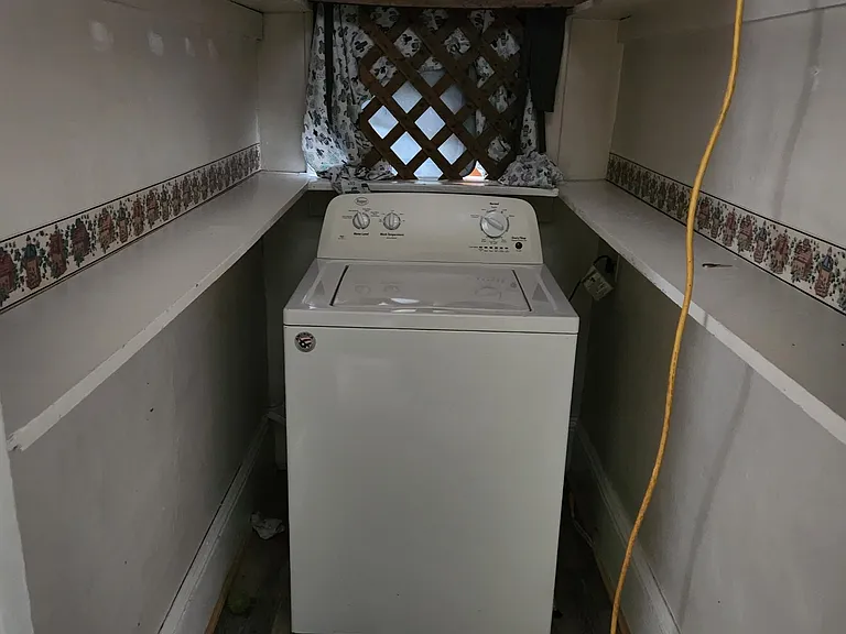 626 W Piedmont St — Photo 2