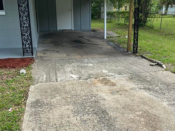 4th image of 4030 E Leonard Cir