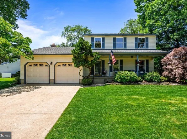 10 Devonshire Dr, Voorhees, NJ 08043