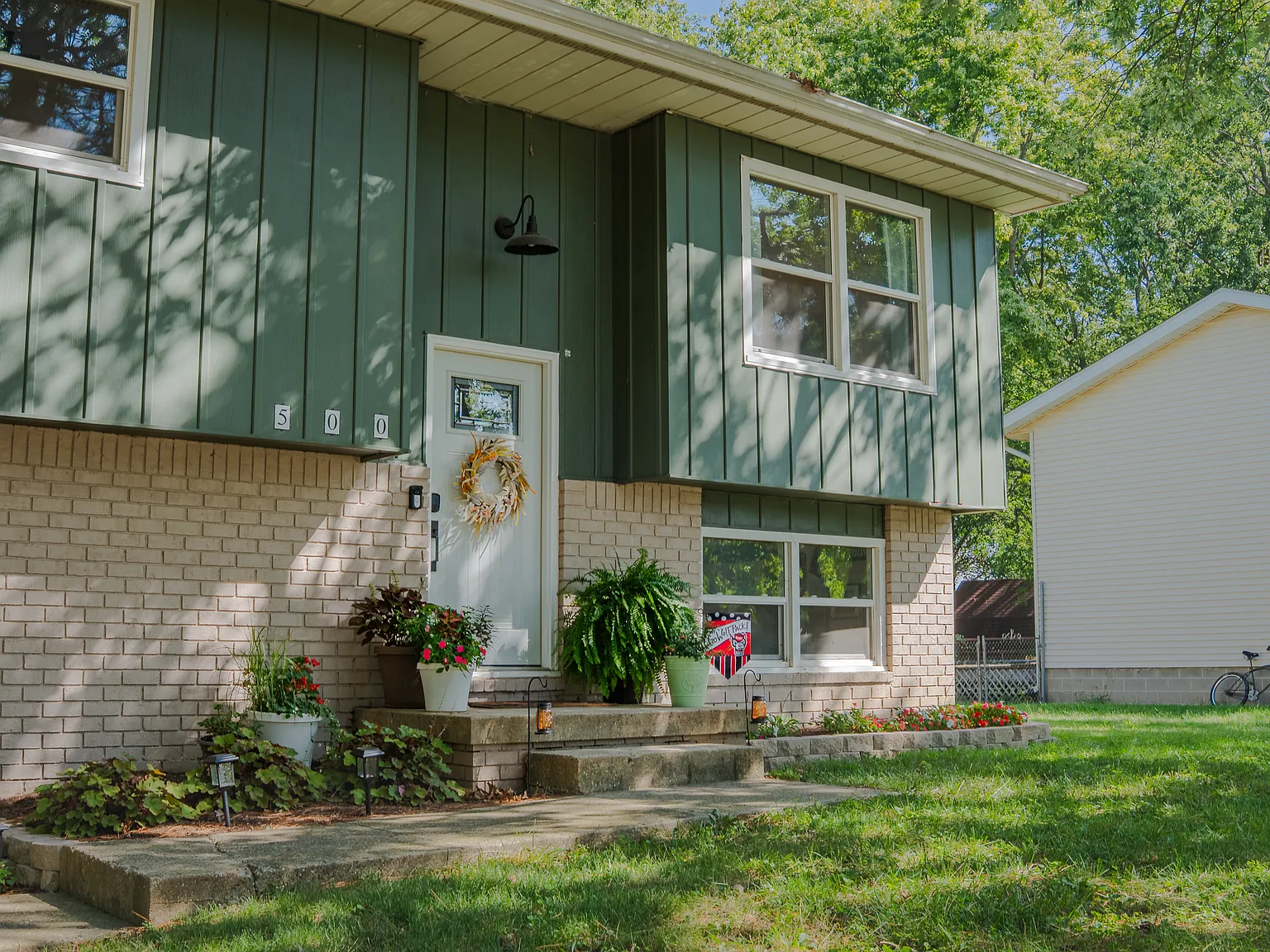 3 bed, 2.5 bath, 1824 sqft, $2,500 — Photo 2