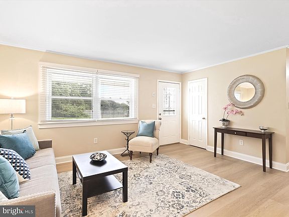 5th image of 14809 Darbydale Ave