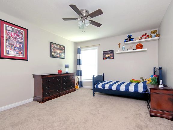 5th image of 845 Emerald Dr