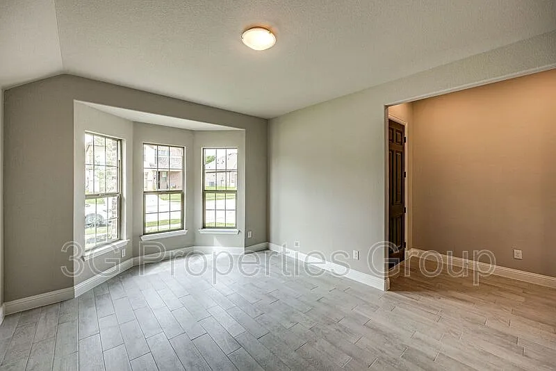 4 bed, 2.0 bath, 1981 sqft, $1,995 — Photo 4