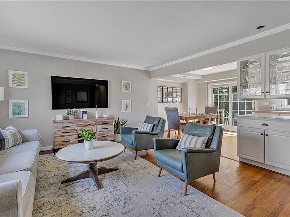 4th image of 4 Clare Dr