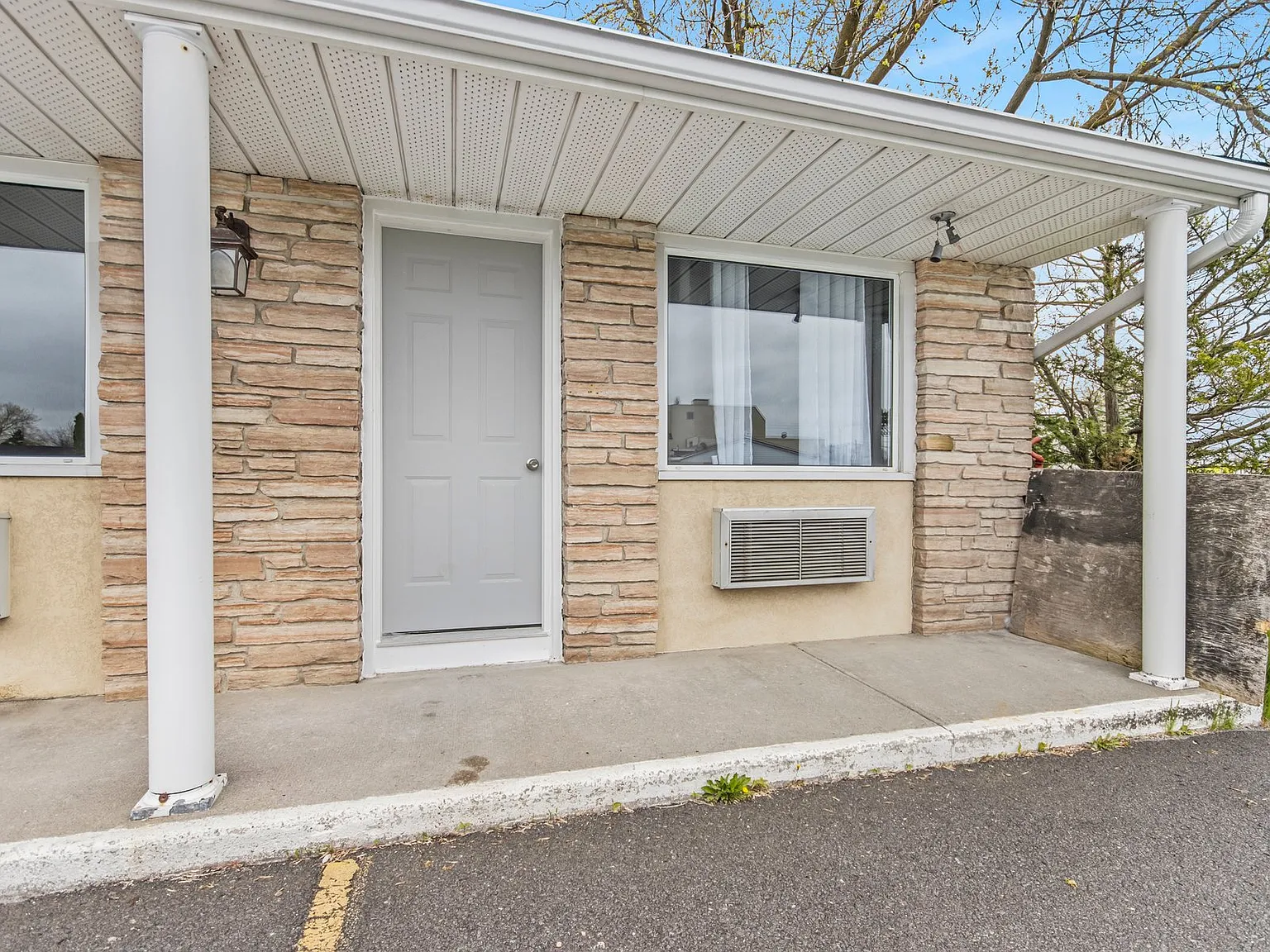 2360 Princess St Kingston — Photo 3
