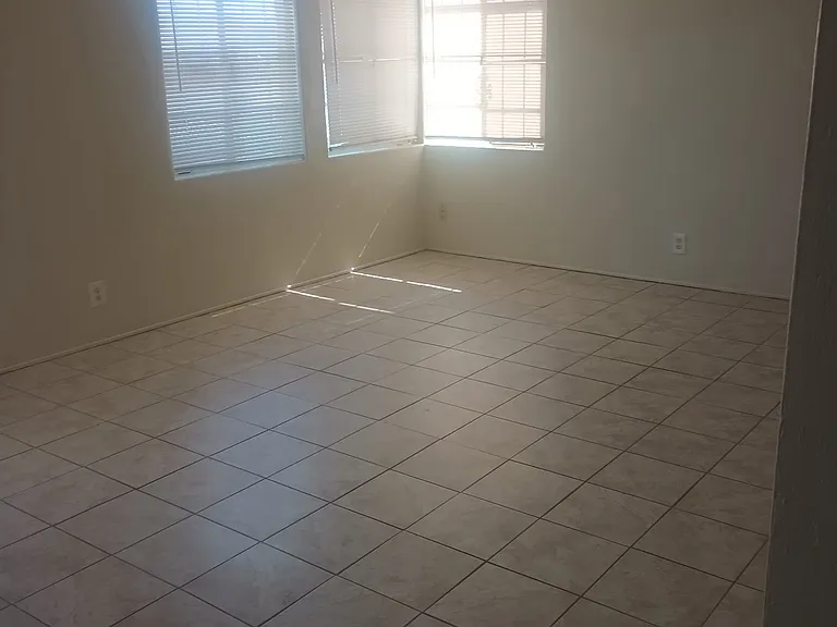 124 E Buena Vista St — Photo 2