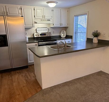 Sunny Kitchen with SS appliances