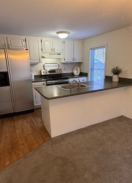 Sunny Kitchen with SS appliances