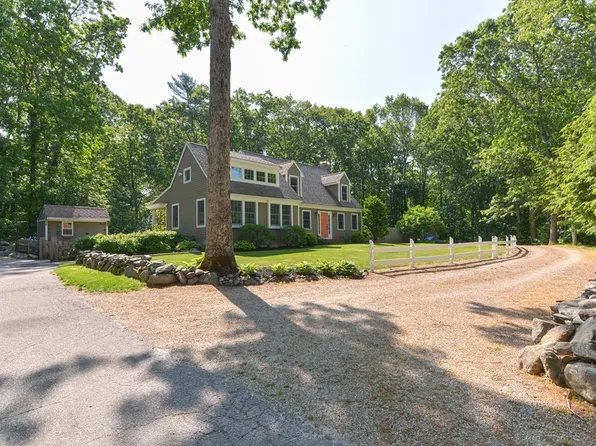 11 Crowe Farm Ln, Norton, MA 02766
