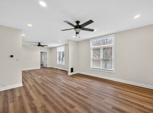 305 W Exchange St #A, Sycamore, IL 60178