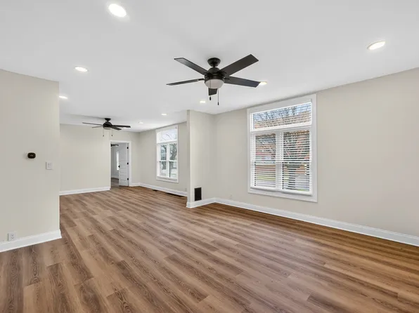 305 W Exchange St, Sycamore, IL