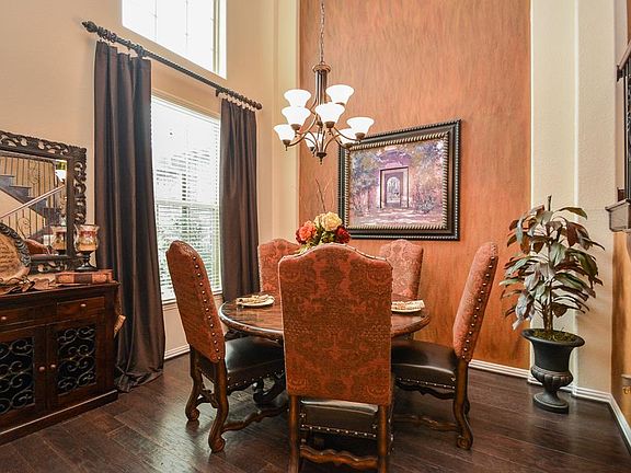 4th image of 2033 Brodie Ln