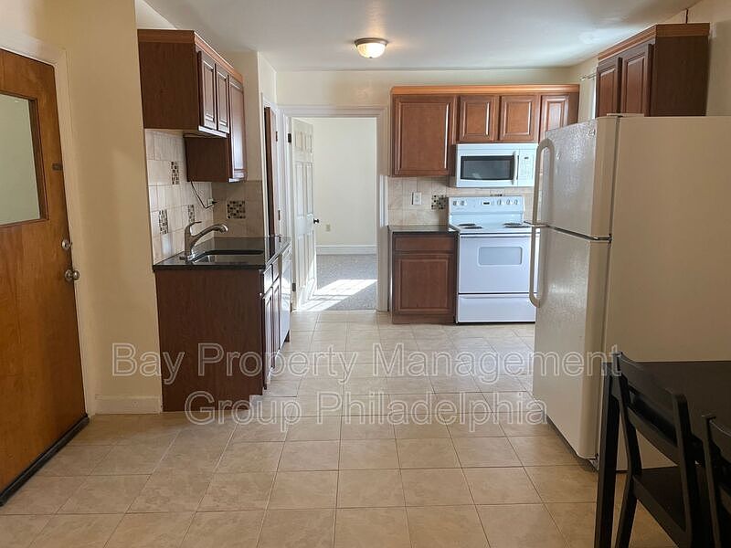 1st image of 318 1/2 W Main St APT 5
