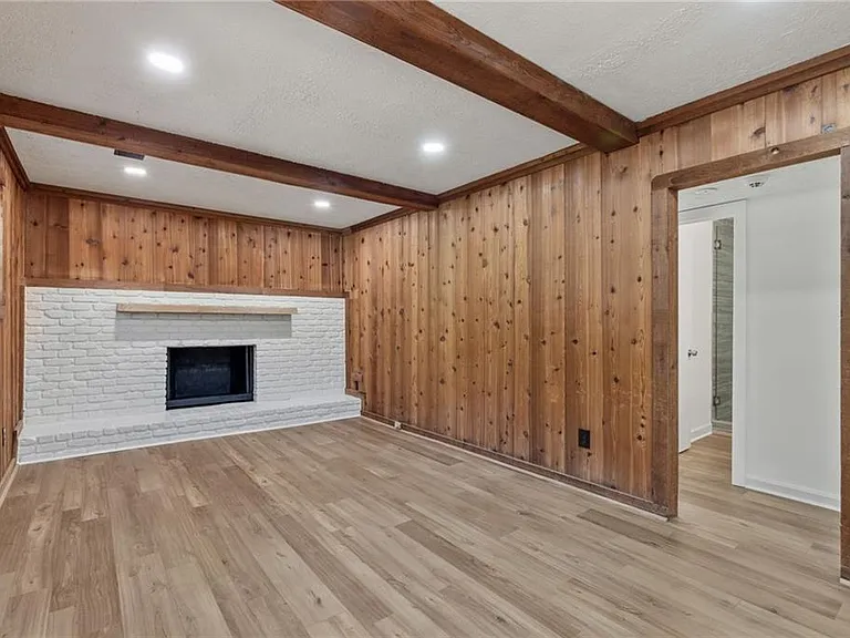 472 Barnesdale Dr — Photo 8