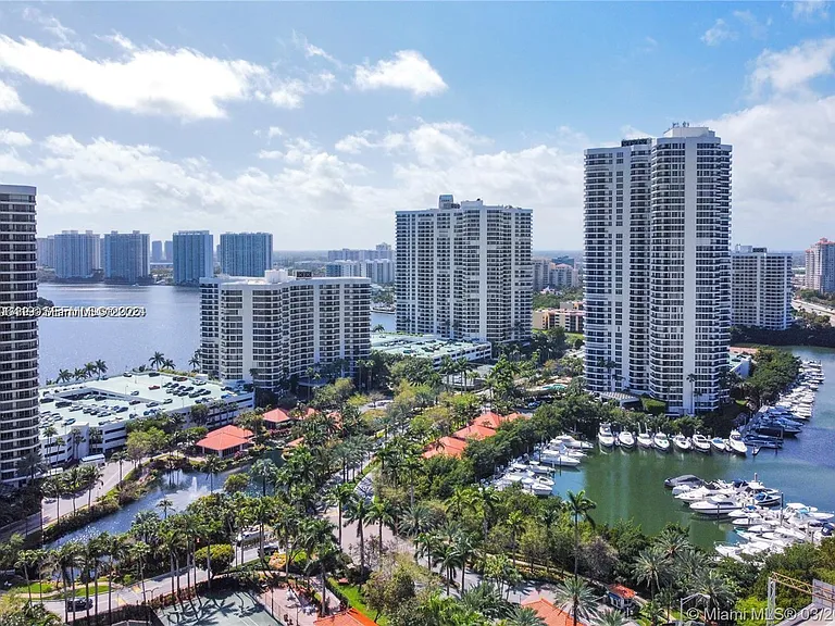 3600 Mystic Pointe Dr #511 — Photo 32