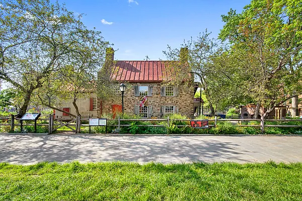 Sold by Compass | media 4